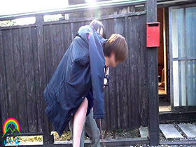 クズ野郎にドＭ調教され性玩具として育てられた奴隷少女を拾った。見捨てられた少女があまりにも不憫だったので一緒に生活して優しくしたら… 日向ゆら　サンプル画像12